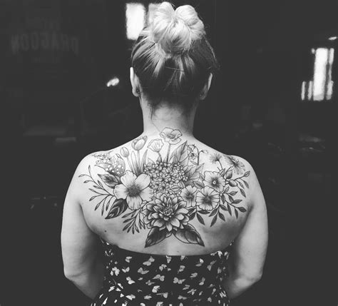 tatuajes en toda la espalda para mujeres|Las 19 mejores ideas de tatuajes en la espalda para。